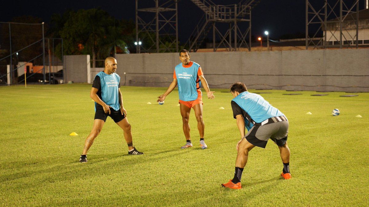 O pasa jugador o pasa pelota nunca los 2