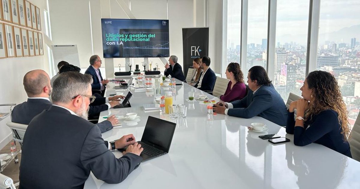 LLYC_Global's tweet photo. El equipo de #LLYCMéxico se unió a @FKEconomics en un desayuno con líderes de destacados despachos legales del país para discutir la importancia de una adecuada medición y gestión del daño reputacional o moral, y cómo estos pueden ser cruciales en la resolución de litigios. https://t.co/Jas3tIzTZe