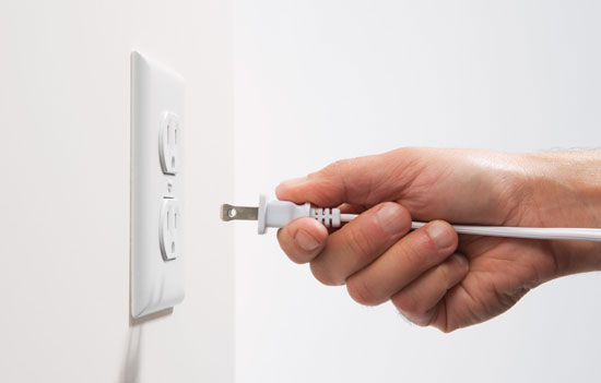 MemberHaven's tweet photo. Home electrical safety is important year-round. Get outlet and extension cord safety tips, and other information related to home electrical safety from Travelers. https://t.co/Dlxc7BJaK4 https://t.co/mjZDK1k6Fc