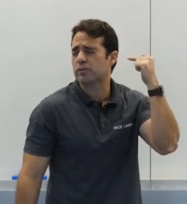 mudeidcontt's tweet image. 16 dias pro Enem e ao invés do meu desempenho subir ele tá descendo 😁