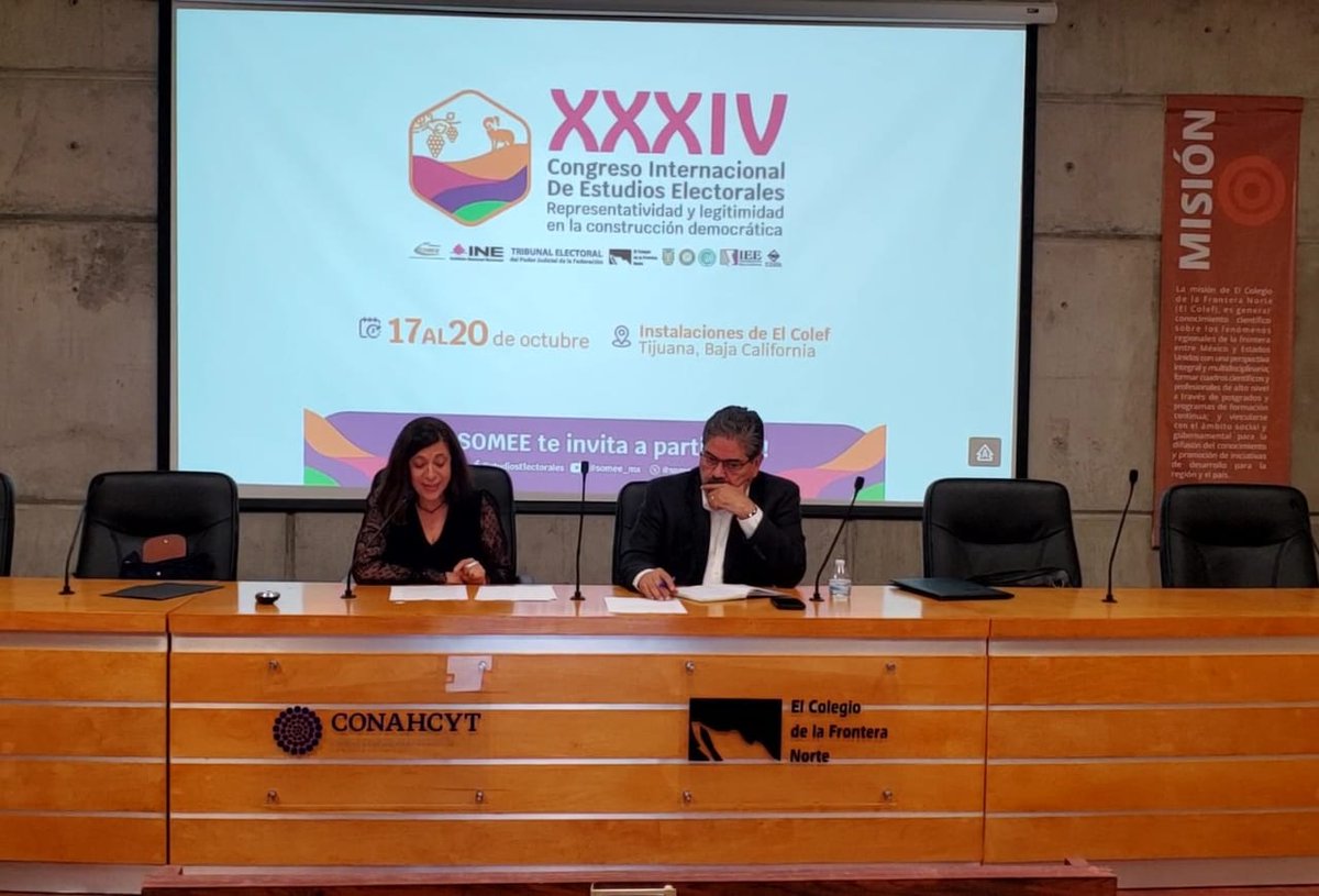 elcolef's tweet photo. 📌 En la Conferencia Magistral impartida por la Dra. Leticia Calderón y el Dr. Víctor Espinoza se señaló la importancia de los derechos para votar de los 10 millones de mexicanos que radican en el extranjero.
Acompáñanos al Congreso Internacional #SOMEE➡️ https://t.co/j5D7FYMoP7 https://t.co/cCi2m4Na41
