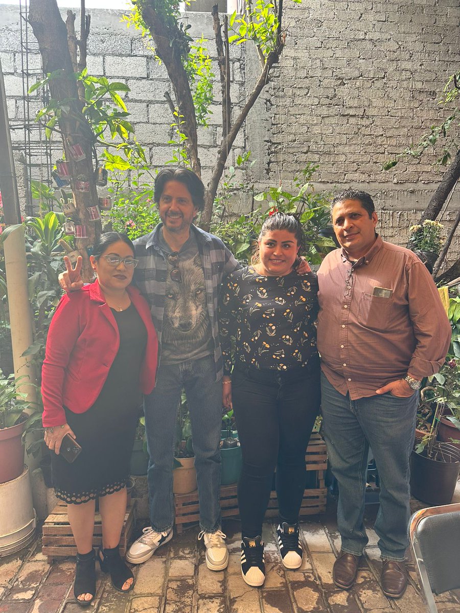 EduardoFloMa1's tweet photo. "Rodeado de las mejores compañías en Tultitlán y Coacalco. Cada sonrisa, cada charla, confirma que la amistad verdadera es un tesoro. Agradecido por estos momentos. @eduardo_flodel @Ale_kmpos24 @Edu_maravi28 @Benny_Martt @betytums @ayetuz @dt_marlen 🫶🏻 https://t.co/8pnmaAZ5MA