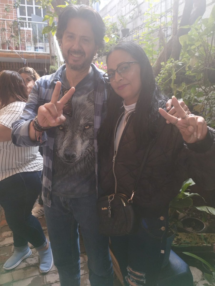 EduardoFloMa1's tweet photo. "Rodeado de las mejores compañías en Tultitlán y Coacalco. Cada sonrisa, cada charla, confirma que la amistad verdadera es un tesoro. Agradecido por estos momentos. @eduardo_flodel @Ale_kmpos24 @Edu_maravi28 @Benny_Martt @betytums @ayetuz @dt_marlen 🫶🏻 https://t.co/8pnmaAZ5MA