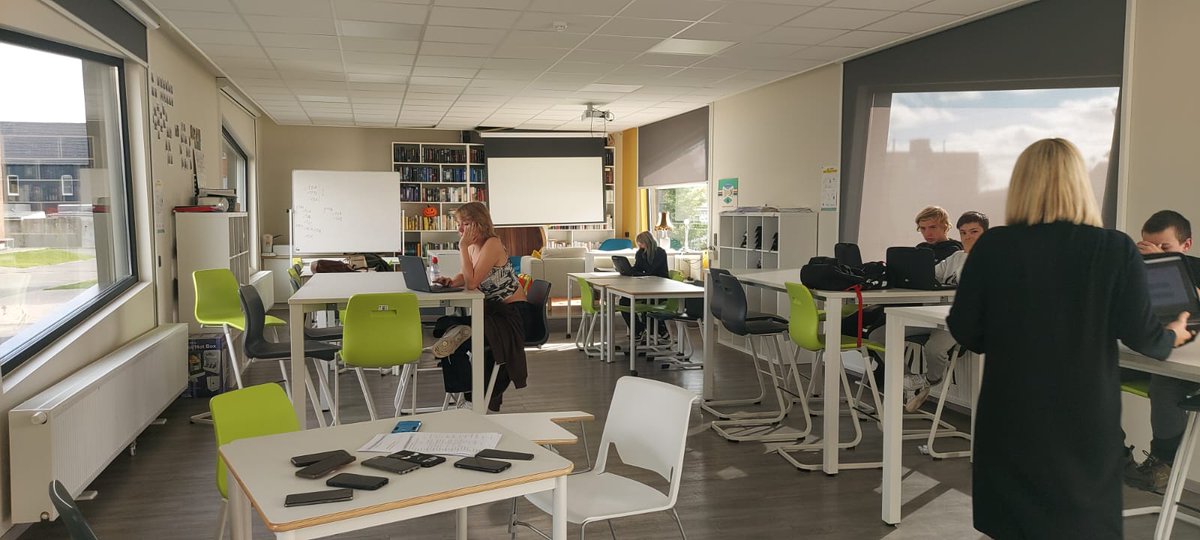 ceparacena's tweet image. We visited #Agora at Go! Atheneum School in Geraardsbergen as part of #Erasmus #TrainingForTransformation. Flexible spaces and active methodologies to promote student autonomy. Multilevel groups working in the same space with 2 teachers @AuladelFuturoEs @fcl_euschoolnet @sepiegob