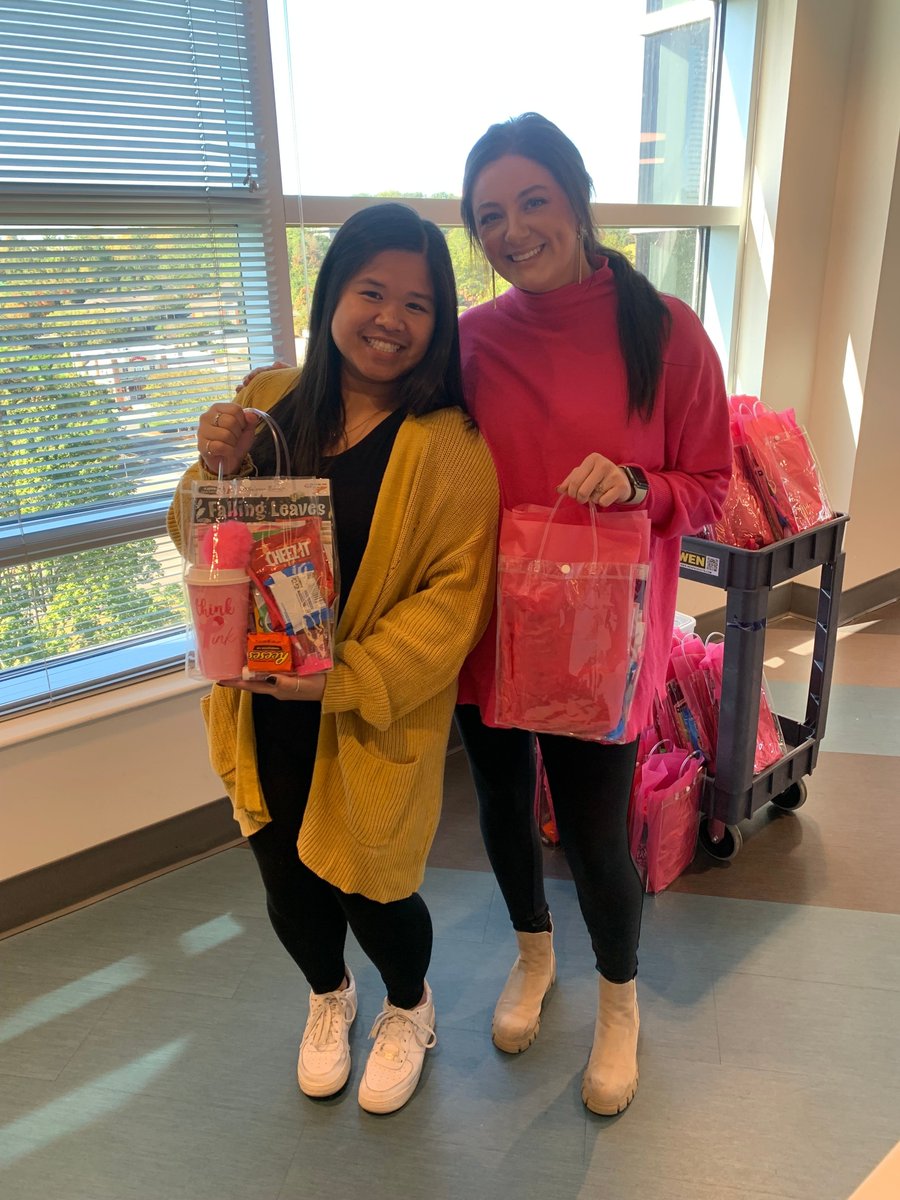 TidwellGroupLLC's tweet photo. Tidwell Group's staff came together to contribute and organize 50 treatment bags for the courageous patients at UAB Breast Cancer Center. Each bag was packed with care and encouragement by the Tidwell team. #WorldDayAgainstBreastCancer #BreastCancerAwareness #PinkOctober #UAB https://t.co/IGWsLoOuRU