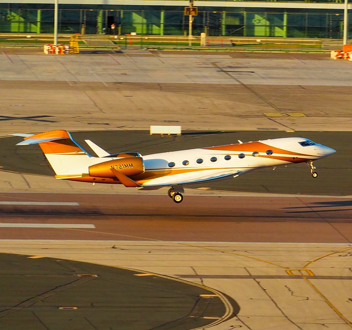 Today’s first #tbt❤️ post for a while featuring a Gulfstream G650ER (N721MM) rotating on takeoff from Gibraltar Airport back to the USA.