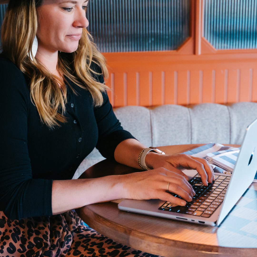 A few effective ways to you market your business that won't make you feel all salesy when you’re done!

1. Host a Workshop
2. Collaborate
3. Educate
4. Get Personal
5. Give It Away
6. Show Your Support
7. Sign Up

Learn more: bit.ly/3PLZqGs

#marketingconsultant