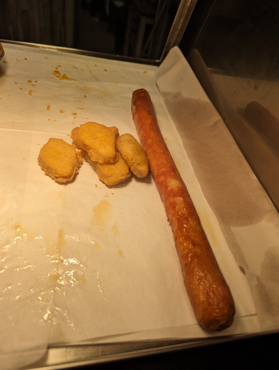 save_the_donut's tweet photo. @Scot_Marshy Now that's a jumbo sausage https://t.co/OpRNV3rbnd