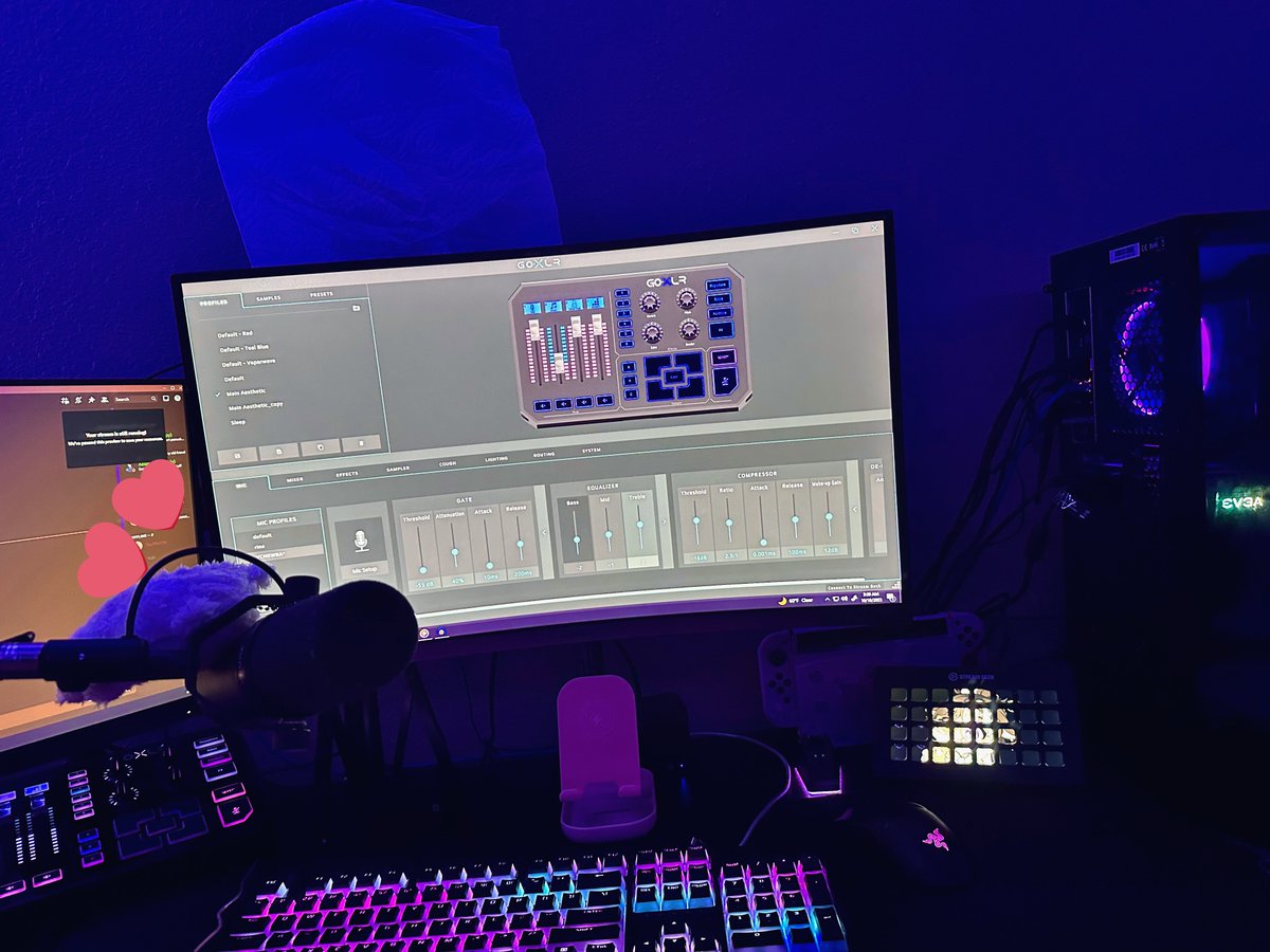 godofpumpkin's tweet image. The setup behind the model 🎃💜

 (Paper towel method for my bright ass ring light)

#Vtuber #VtuberSetup