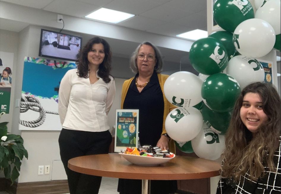 On the 75th International Credit Union Day, our Little Portugal branch team supports @ParkdaleCommunityFB, a grassroots organization that works to end food insecurity within the Parkdale-High Park community and helps more than 6,000 families each month.  #ICUDay2023