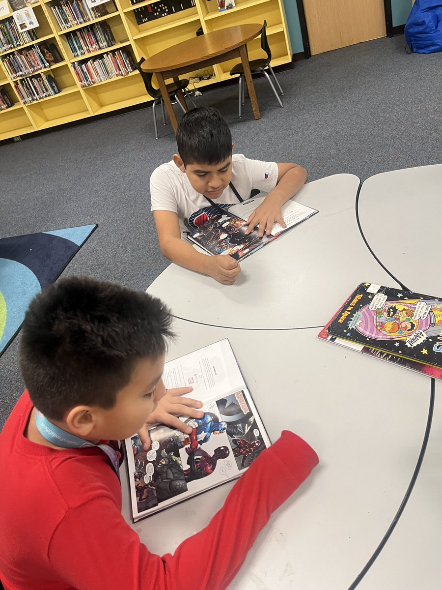JasmineHaverly2's tweet photo. It’s @Scholastic Teach Graphix Week! We are enjoying good graphic novels and creating our own comic strips this week. 🦸🦸♂️ https://t.co/qzGUOCp286