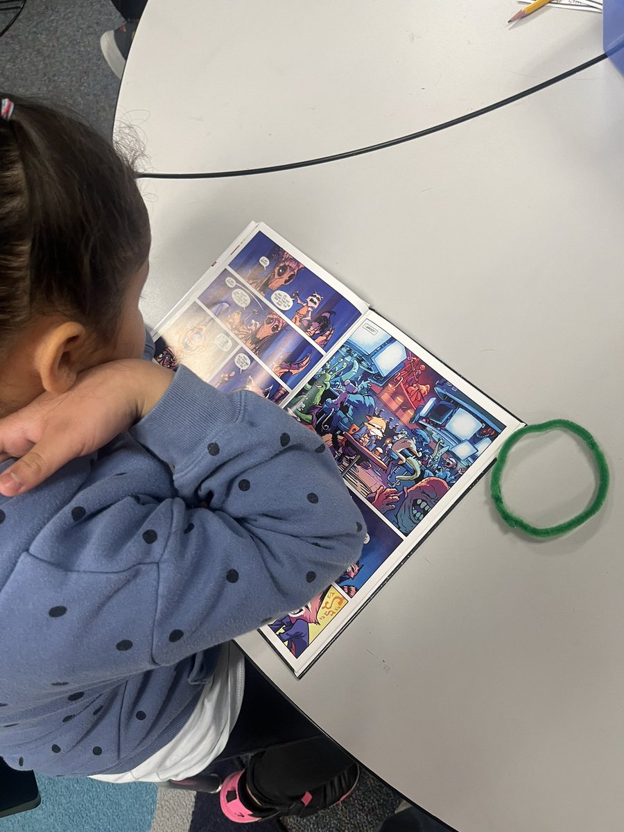 JasmineHaverly2's tweet photo. It’s @Scholastic Teach Graphix Week! We are enjoying good graphic novels and creating our own comic strips this week. 🦸🦸♂️ https://t.co/qzGUOCp286