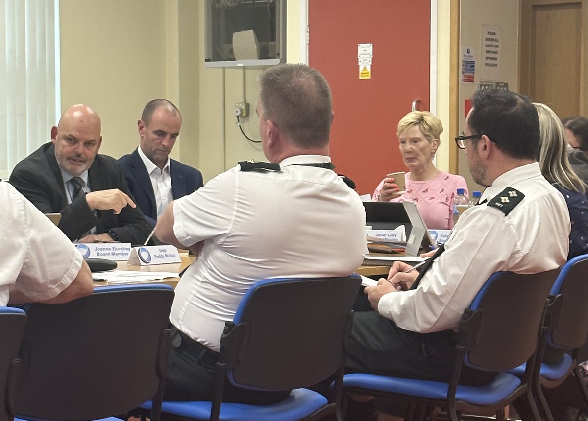 NIPolicingBoard's tweet image. Good to get out and about today with a visit to @PSNIDCSDistrict to meet officers &amp;amp; staff &amp;amp; hold our Partnership Ctte mtg.