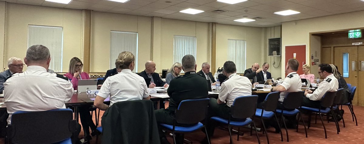 NIPolicingBoard's tweet image. Good to get out and about today with a visit to @PSNIDCSDistrict to meet officers &amp;amp; staff &amp;amp; hold our Partnership Ctte mtg.