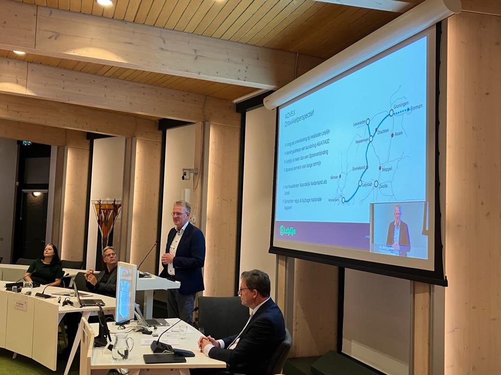 📣 Geslaagde themabijeenkomst Lelylijn! 🚄

Vanavond was er in Emmeloord een informatieve bijeenkomst over de Lelylijn:

🔍 Voortgang MIRT-onderzoek
🏗️ Ruimtelijke ontwikkeling
🚉 Bereikbaarheidsplannen
🤝 Participatie en communicatie

Kijk de bijeenkomst terug via onze site.