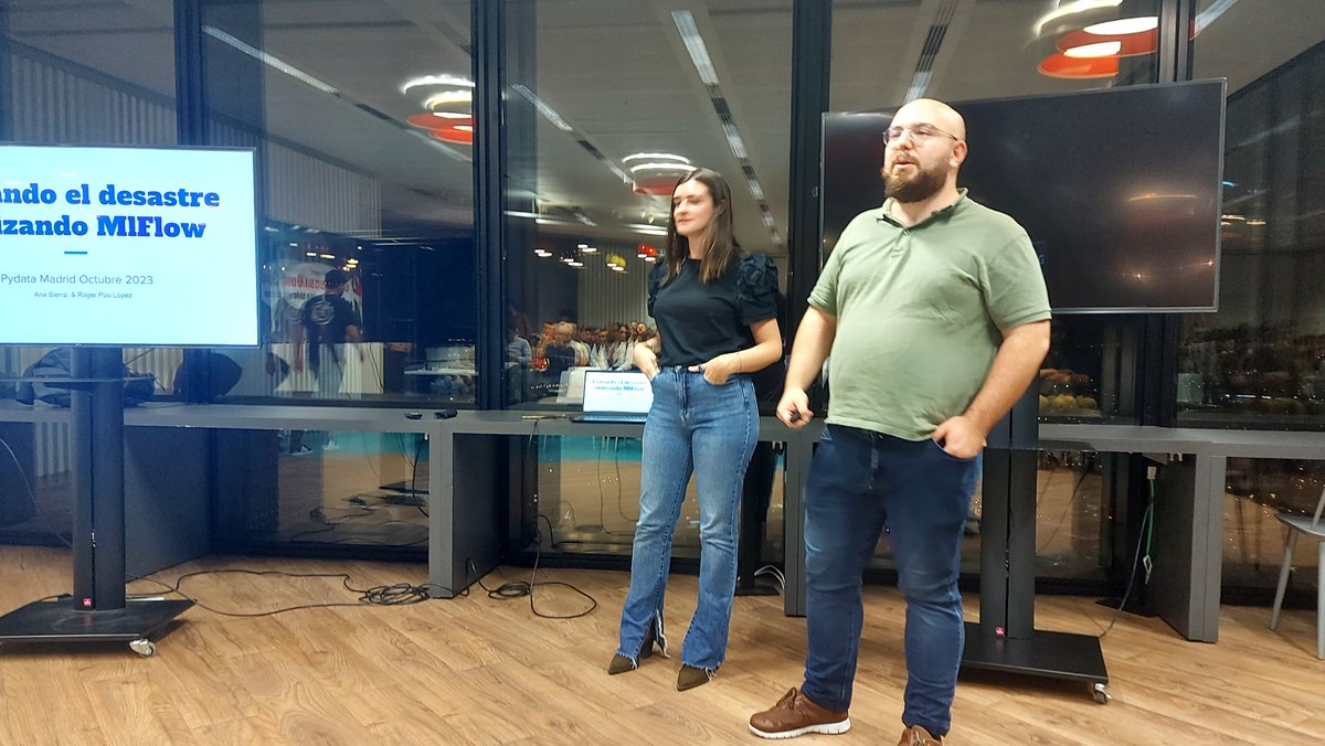 mmonjasEngineer's tweet image. Entran Ana Luisa Sierra y Roger Pou López para hablar de #mlflow
#pydatamadrid #python #pydata