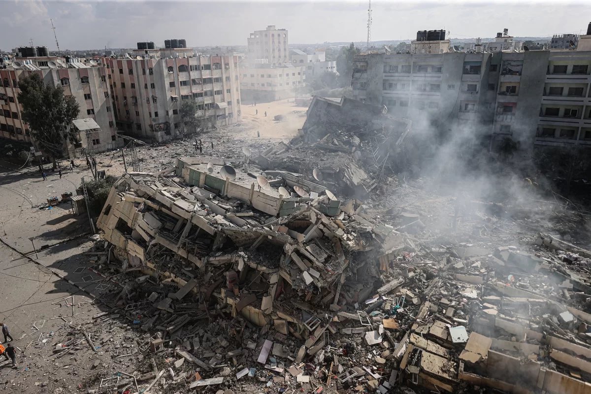 choquei's tweet photo. 🚨MUNDO: Avó e neta, vítimas do Hamas, são encontradas carbonizadas em Israel. 

Elas teriam sido queimadas vivas dentro da própria casa, em uma comunidade de Israel, durante o ataque do Hamas no sábado (7/10). https://t.co/MVPMAWt9ok