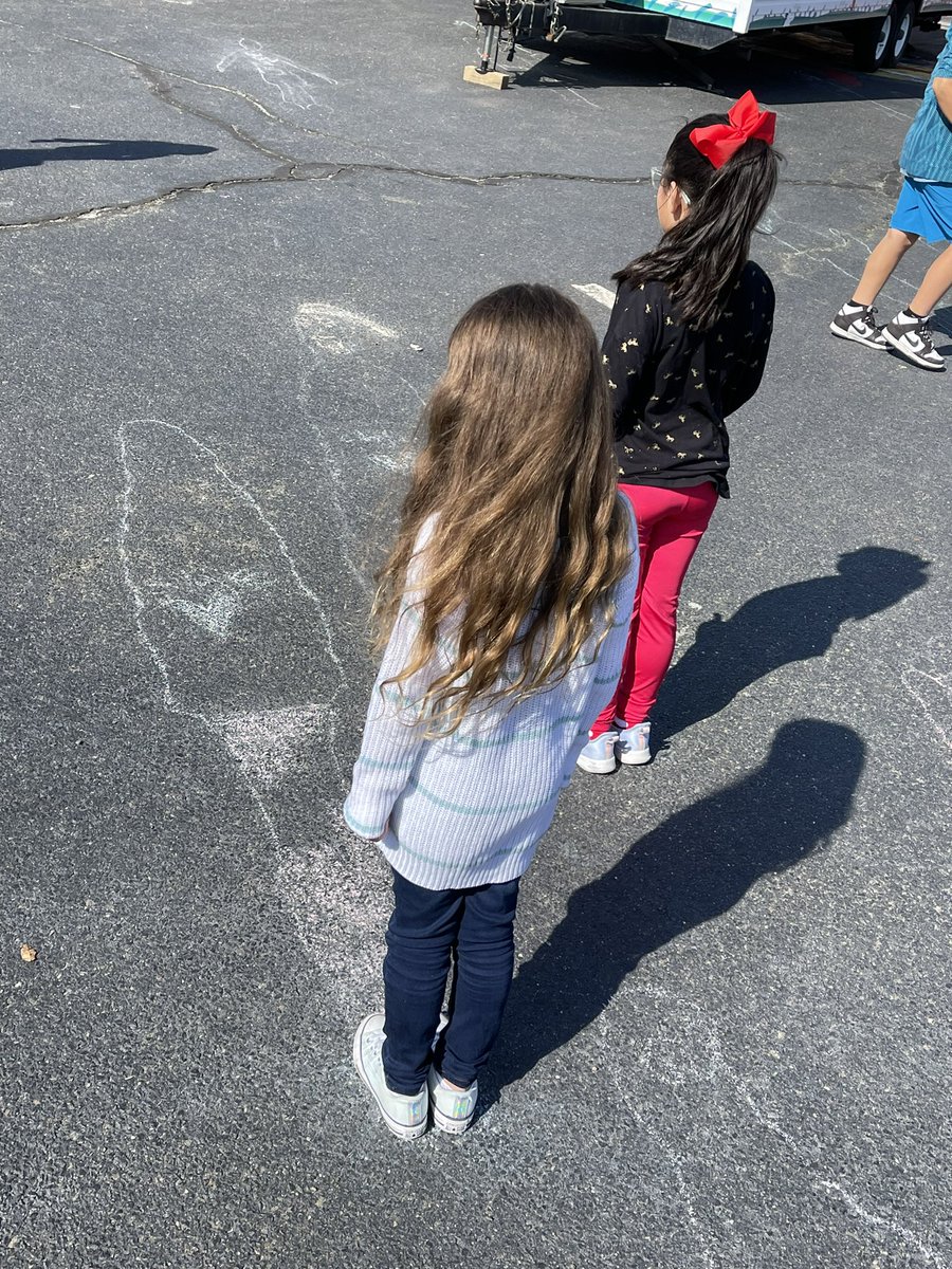 mrbgress's tweet photo. LGS First Graders traced their shadows in the morning and then visited them later in the afternoon to help prove that the sun moves locations throughout the day! ☀️ @LeonardoBearsNJ @MTPSpride #MTPSPride #Science #FirstGrade #LGS https://t.co/9g68Kv5B7k