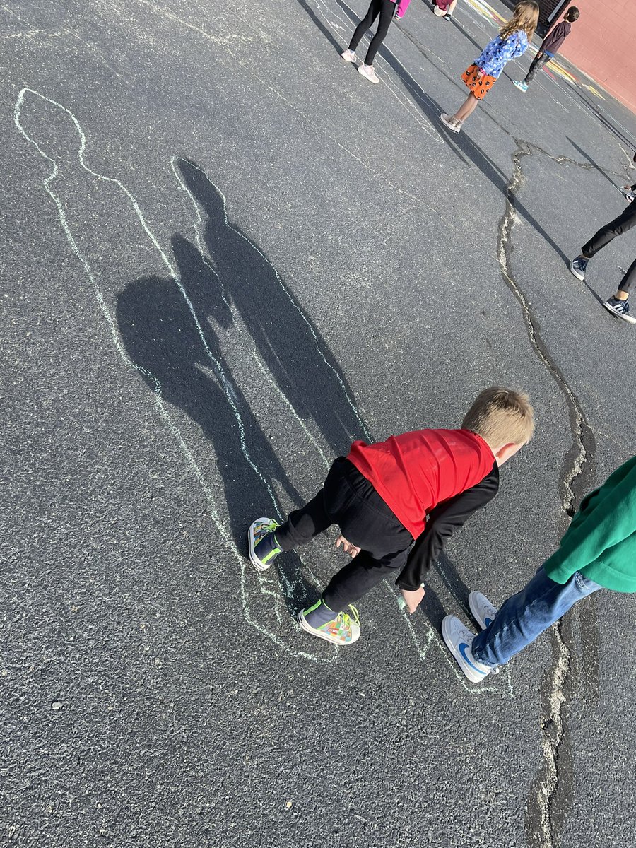 mrbgress's tweet photo. LGS First Graders traced their shadows in the morning and then visited them later in the afternoon to help prove that the sun moves locations throughout the day! ☀️ @LeonardoBearsNJ @MTPSpride #MTPSPride #Science #FirstGrade #LGS https://t.co/9g68Kv5B7k