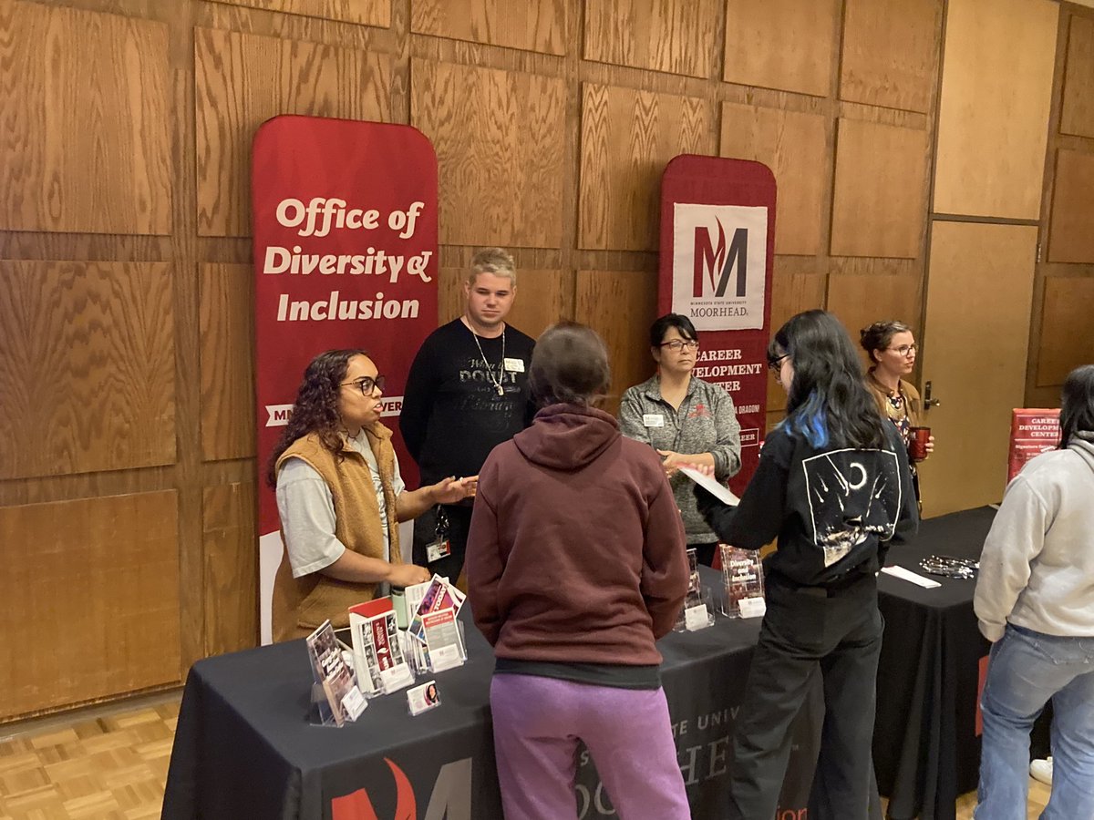 mrjeredp's tweet image. #PreviewDays at @MSUMoorhead in full swing!! Future students and their families are learning about the academics and the Dragon🐉 experience!