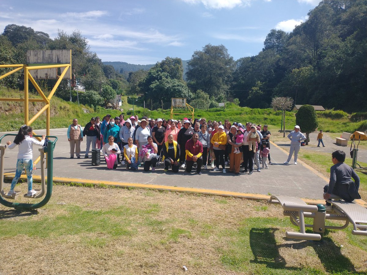 interteban's tweet photo. Agradable mañana de jueves con nuestras amigas #Delmacistas de mi bello #Lerma siempre bien activas y alegres.

Infinitas gracias por su confianza, en el #Distrito4 seguimos visitando las comunidades y escuchando sus inquietudes también.

Bendecido día a tod@s 😇🤟🙏 https://t.co/PX9URSp0fr