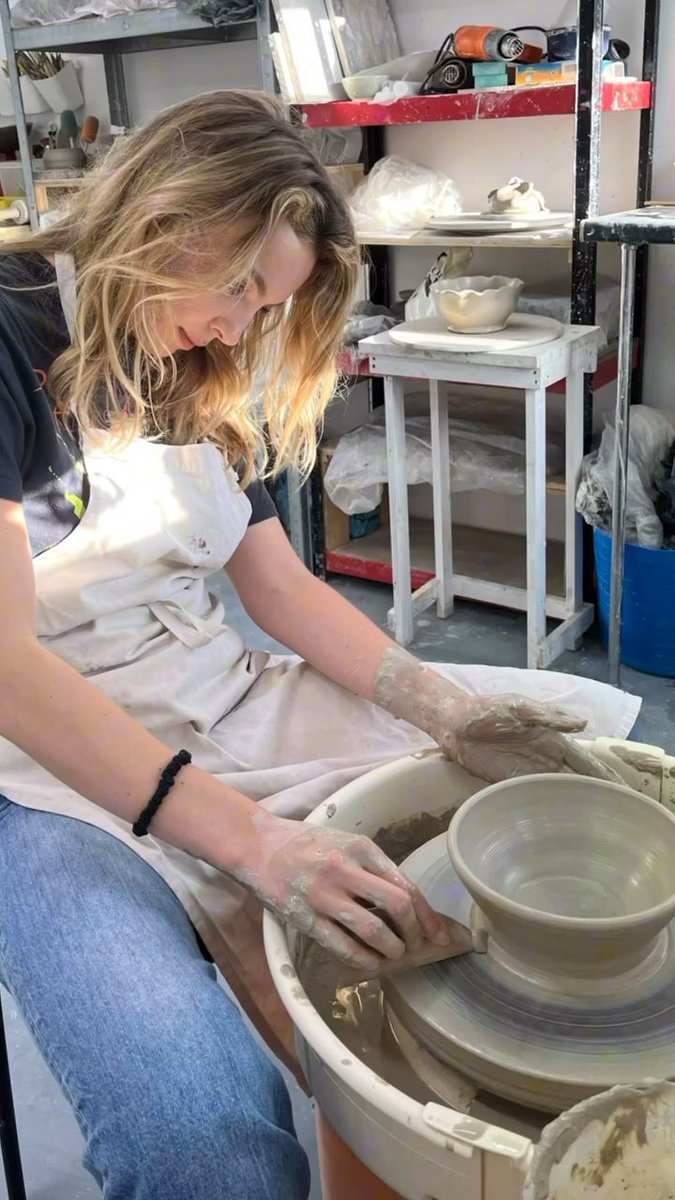 jodiemcoma's tweet photo. Jodie Comer and pottery ..

byawwtiful 🥹 https://t.co/jWBk868cCZ