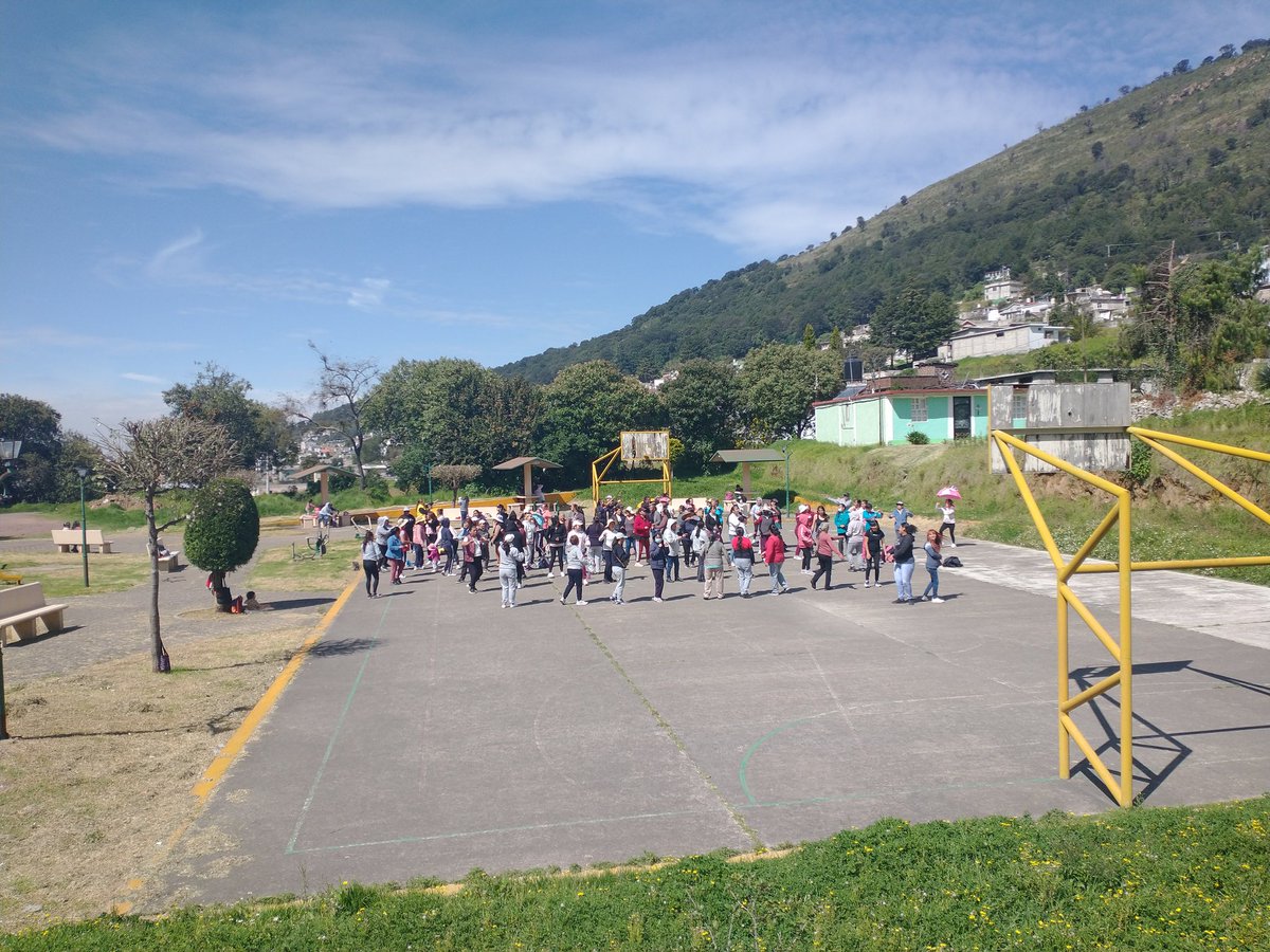 Agradable mañana de jueves con nuestras amigas #Delmacistas de mi bello #Lerma siempre bien activas y alegres.

Infinitas gracias por su confianza, en el #Distrito4 seguimos visitando las comunidades y escuchando sus inquietudes también.

Bendecido día a tod@s 😇🤟🙏