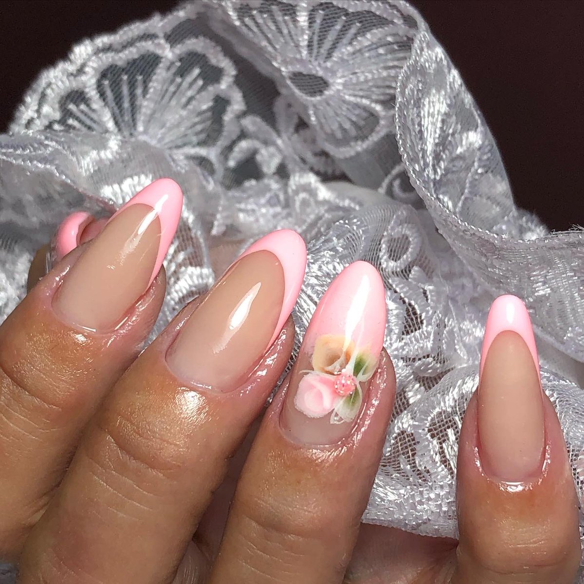 Fibra no formato almond🤍

#manuntenção #manuntençaodegel #manuntencaodefibra #fibradevidro #fibra #fibranails #gelnails #gel #acabamentos #lixamentotecnico #regiaodoslagos #riodejaneiro #riosdasostras 
#alongamento #alongamentodeunhas #nails #nailart #unhaslindas #unhabrasil