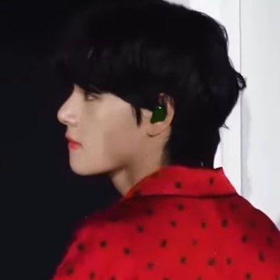 vkooksimp's tweet photo. #taekookau where while they take steps to the unknown, Jungkook knocks the same door again. Because every single day he will his way back to Taehyung again-
#taekook https://t.co/DsV6JyG59n