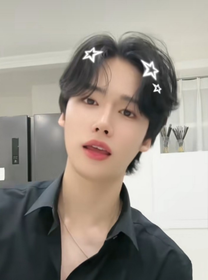 AlizeeSoldi's tweet photo. In Mexico we are looking forward to seeing you, I hope your stay is so pleasant that you never want to leave, your family loves you my little prince 💙
@yunmaxuniverse

#bienvenidoamexicoyun 
#welcometomexicoyun https://t.co/Q0oYvfGzY7