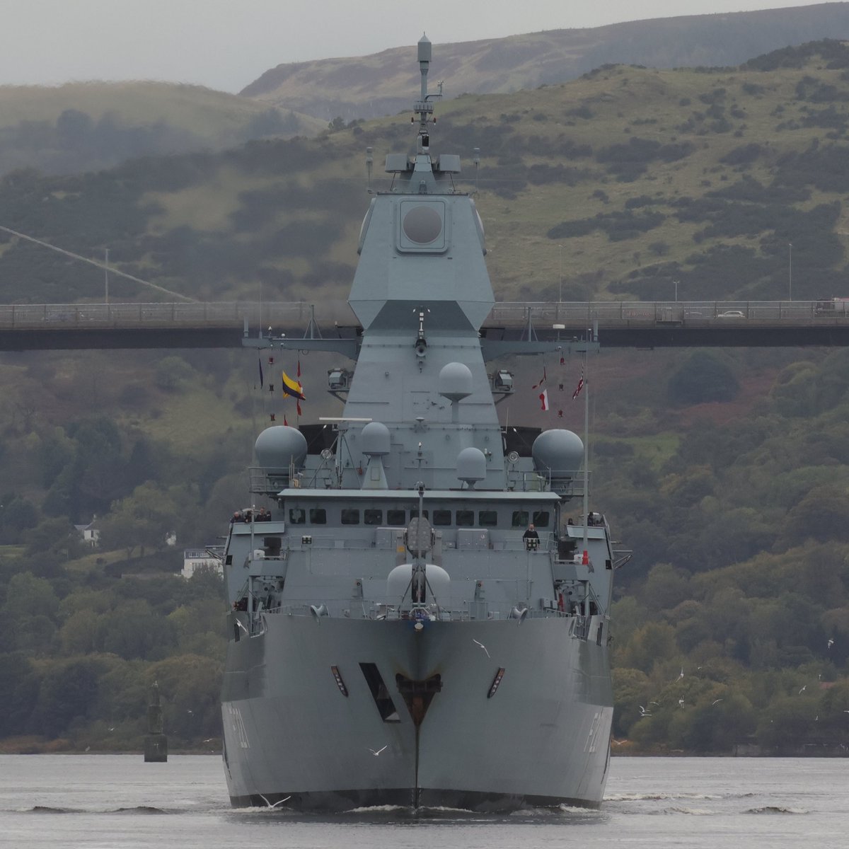 WarshipCam's tweet photo. German Navy Sachsen-class frigate FGS Hessen (F221) Inbound on the Clyde - October 19, 2023 #fgshessen #f221

SRC: TW-@MichaelJWC626 https://t.co/iuZ9zAMpa6