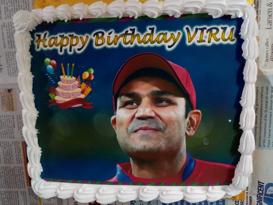 VenkatShiva44's tweet photo. Happy Birthday Viru 🎂🎉🥳
My Idol, who made our childhood more memorable.
We are glad that we witnessed you bat.
Lots of ❤️❤️❤️ 
Only reason I starred watching Cricket 🤩😍
@virendersehwag #HappyBirthdayViru #HappyBirthdaySehwag https://t.co/eyYjV4d7Yg