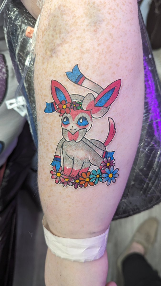 lauracbaa tweet media