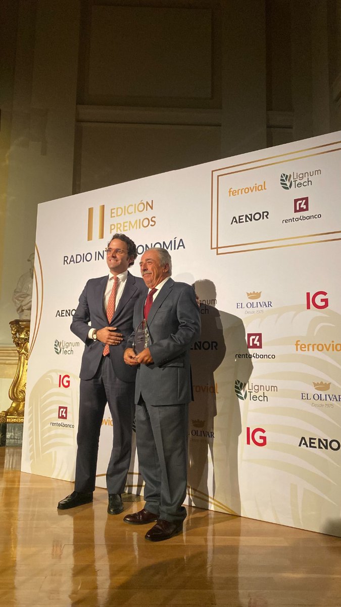 Es el turno de la categoría de #Impacto. El ganador es <a href="/EstudioDipcan/">Dipcan</a> 🏆 Recibe el premio Fernando Sánchez Escribano, fundador de @EurofinsMegalab y entrega el galardón Arturo Perera, Director General de <a href="/bancoBiG_es/">Banco BiG España</a>.

#premiosradiointereconomia #empresas #economia #premios