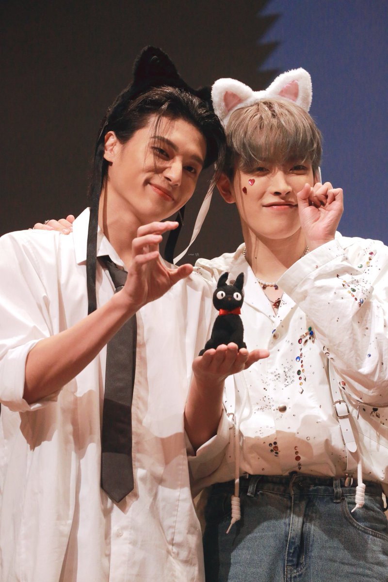 230623 
🐈‍⬛🐈
#우영 #WOOYOUNG #에이티즈 #ATEEZ #토파즈 #TOPAZ #홍중
