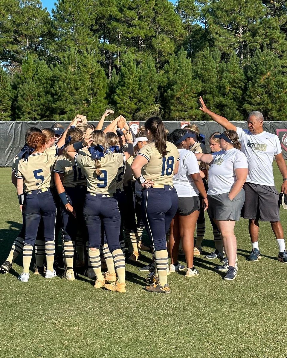 SPX_Softball's tweet image. Game day! Getting ready for day 2 of super regionals in South Effingham Co. We face off with Thomas Co. Central again in a win or go home chance to make the finals. First pitch 3pm. Watch on gamechanger. 

#RingTheBells #BeTheReasonSPX @SPXGoldenLions @StPiusXAtlanta