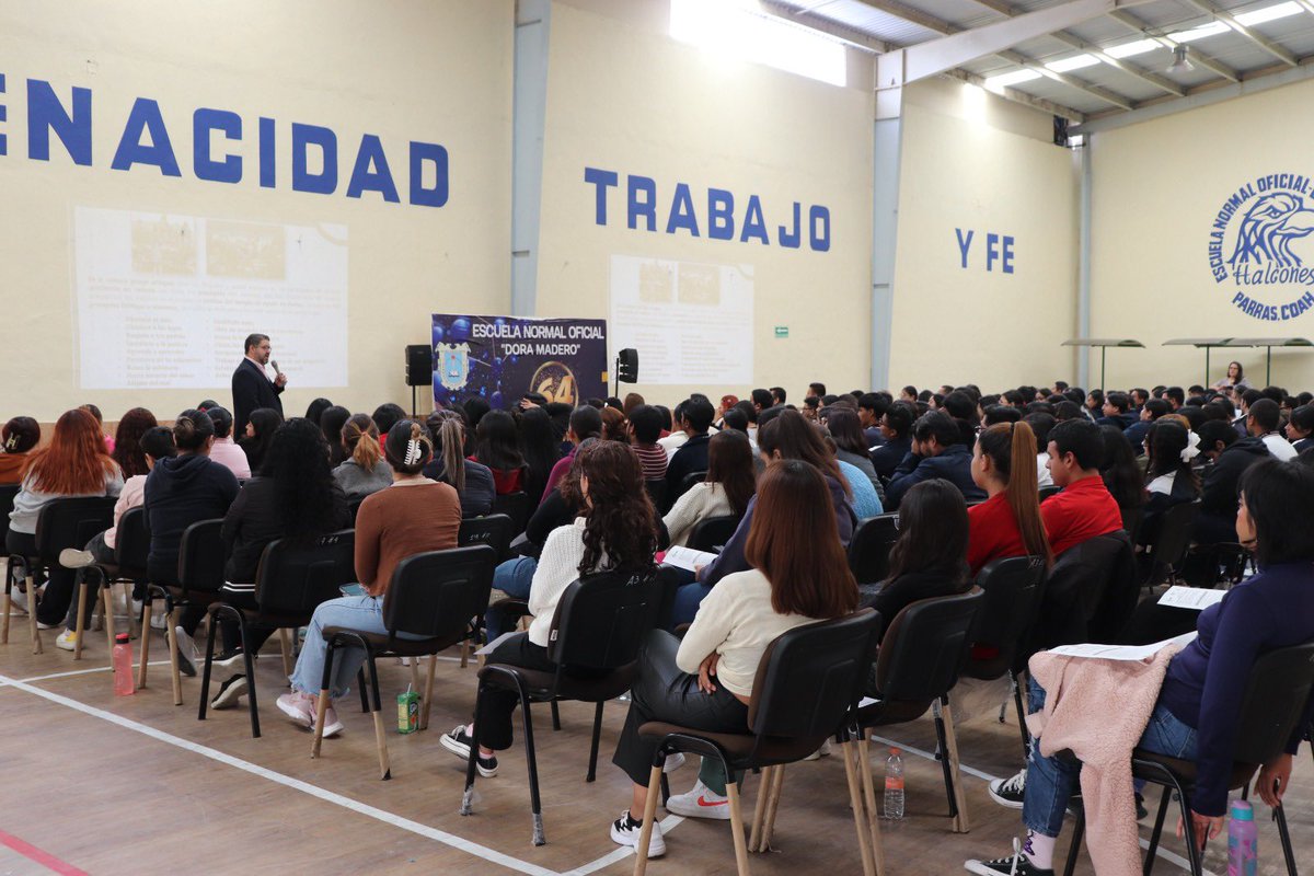 jesusflom's tweet photo. En coordinación con la @SEducacionCoah visitamos la Escuela Normal Oficial Dora Madero de #Parras impartiendo conferencia con el objetivo de sensibilizar a los futuros docentes en la importancia de la integridad y la ética en la educación. 
#Coahuila
#JuntosContraLaCorrupcion https://t.co/DXDcdvkm2M