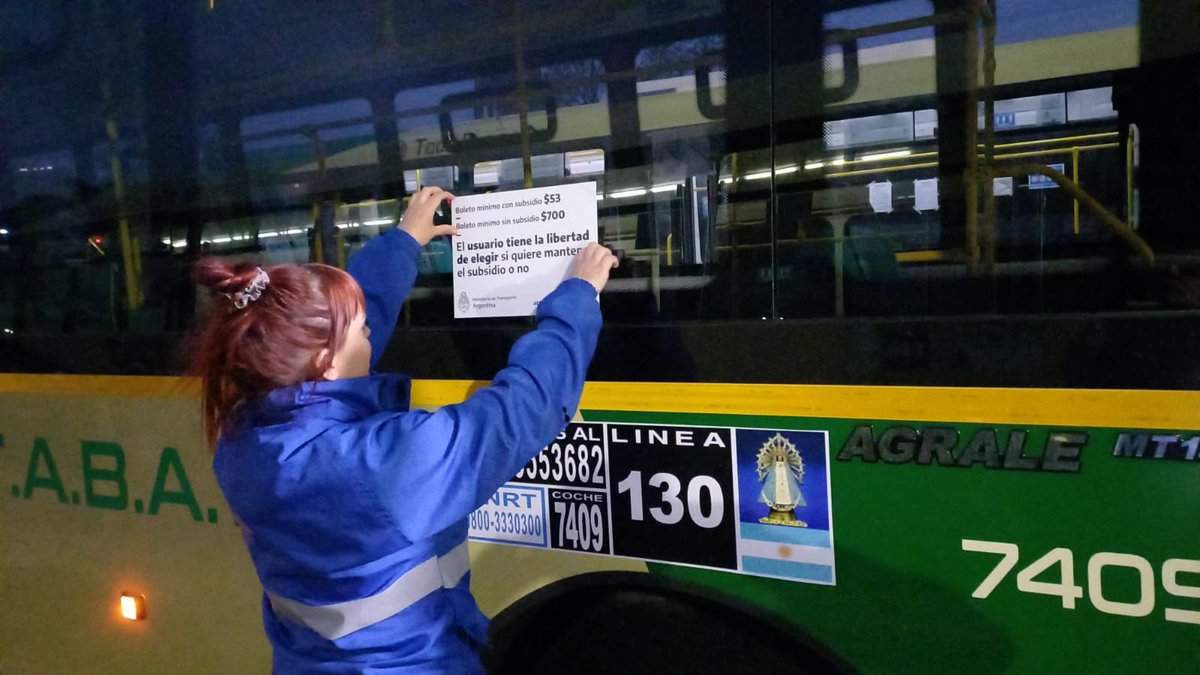 KeopsFM's tweet image. Subsidio de tarifas: la #CNRT (@InfoCNRT) dispuso el iso de cartelería informativa en colectivos y trenes 🔗goo.su/VDZgkf

@KeopsFM 90.1 #LaPlata