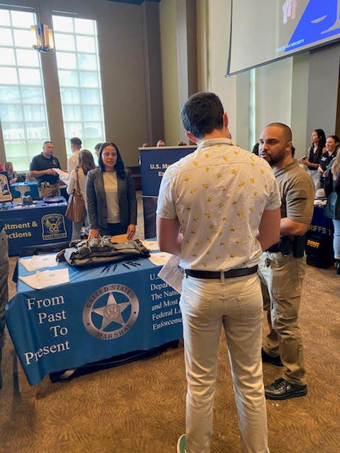USMSBrooklyn's tweet photo. E/NY Personnel joined other Federal, State, and Local Law Enforcement partners at the @Marist Crime &amp; Social Justice Career/Internship Fair. USMS personnel spoke about future hiring initiatives and internship opportunities in E/NY. #BeTheDifference #CareerDay #USMarshals https://t.co/HbPz3uM25Z
