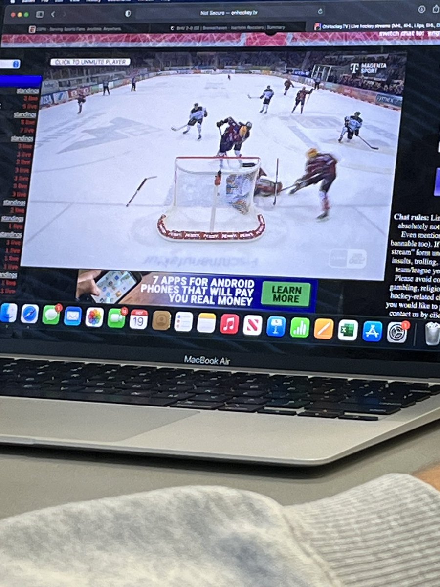 GelfusoParker's tweet photo. @mattmurley19 gotta watch Murls locks while in class at his alma mater 🫡 https://t.co/kPHzGWnei4