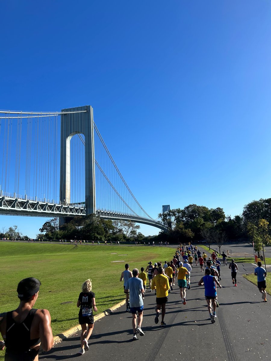 USMSBrooklyn's tweet photo. A Deputy U.S. Marshal from E/NY completed the @nyrr Staten Island Half Marathon. This race was 13.1 miles through the scenic hills of Staten Island, including historic Fort Wadsworth, near the Staten Island ferry, and beautiful South Beach. #BeTheDifference #StatenIslandHalf https://t.co/SSZ0Tbr9MX