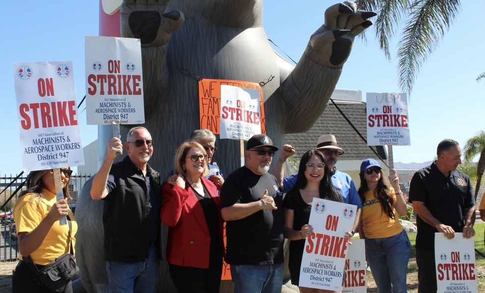 GeneralRoth's tweet photo. Proud to stand in solidarity with striking IAMAW 947 workers who are fighting for fair wages, benefits &amp; improved working conditions.  W/ @IELaborCouncil  in a strong showing of support for these dedicated workers who are the backbone of our nation, state &amp; region. Fight on! https://t.co/ViXRqeRIMX