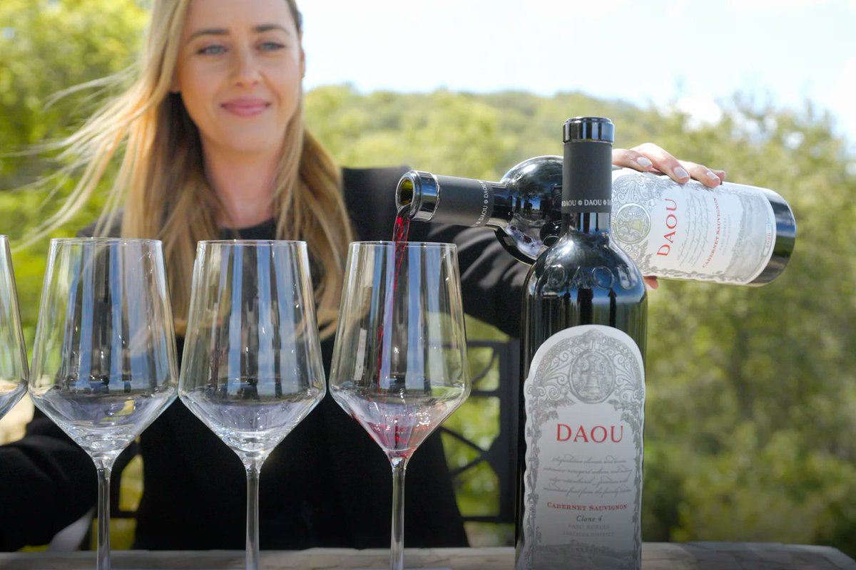 Cabernet Clone virtual tasting experience hosted by our favorite gal: Kat Daou 😍🍷 🖥️✨ The set includes our Estate Cabernet Sauvignon and three different clones, each isolated because of their exemplary qualities. daouvineyards.com/on-demand-virt…