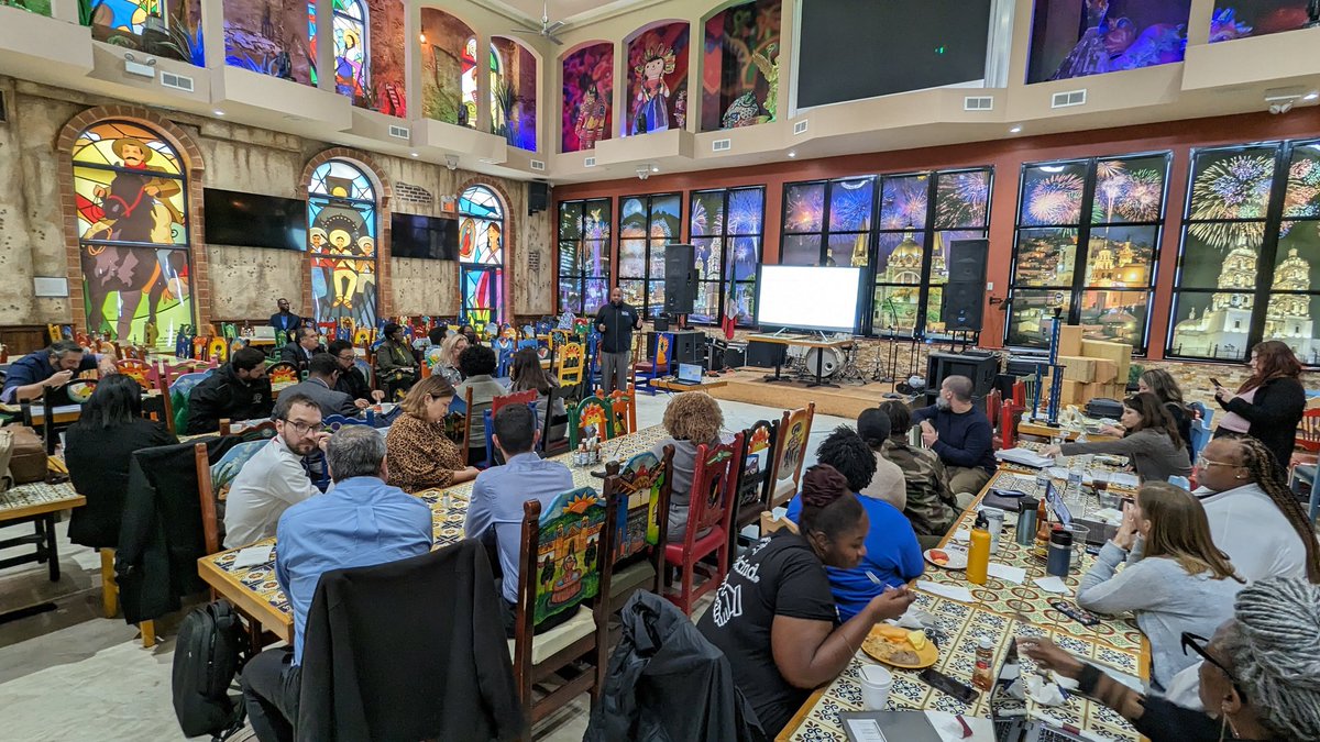 CPSNetwork16's tweet image. Network 16 Administrators meeting - we got a chance to Reflect and Learn with each other.  We also got to Celebrate the BEST SCHOOL LEADERS in the District for Principal Appreciation month. 
#PrincipalPrideChi 
@ChiPubSchools