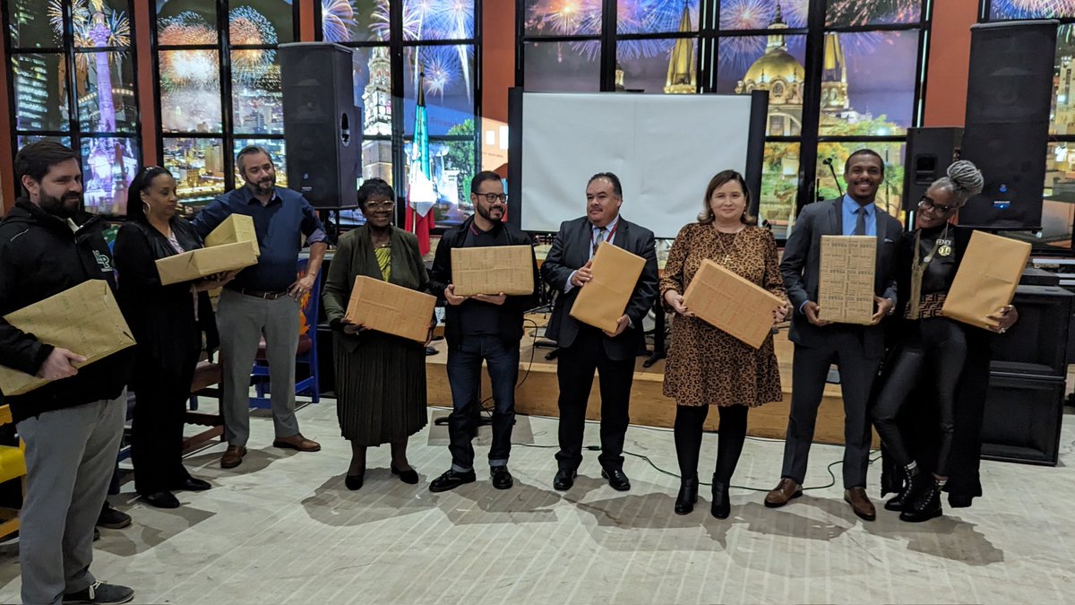 CPSNetwork16's tweet image. Network 16 Administrators meeting - we got a chance to Reflect and Learn with each other.  We also got to Celebrate the BEST SCHOOL LEADERS in the District for Principal Appreciation month. 
#PrincipalPrideChi 
@ChiPubSchools