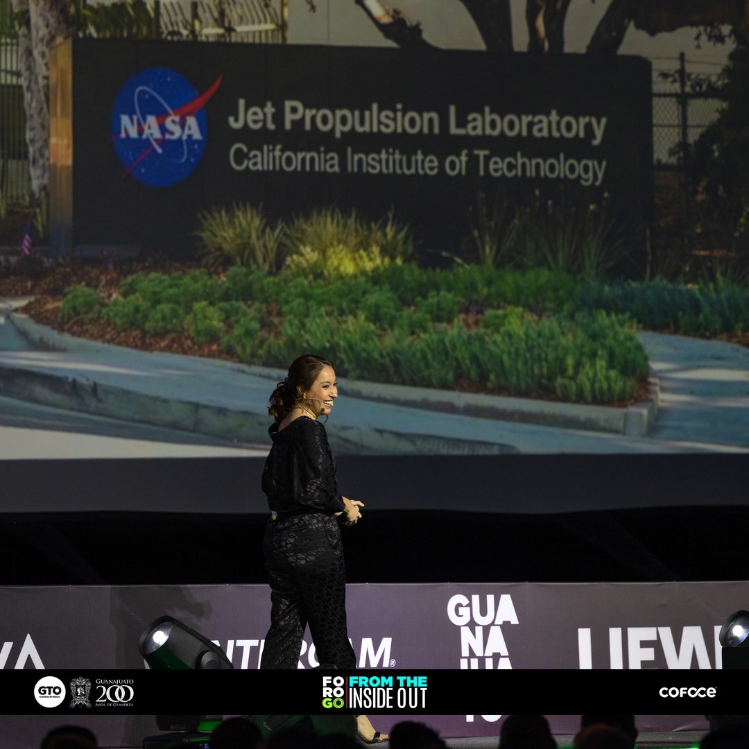 FOROGOgto's tweet photo. Katya Echazarreta nos mostró un Espacio Sin Límites🚀🛰️ y demostró por qué se convirtió en la primera astronauta mexicana👩🏼🚀🇲🇽. Gracias Katya por tu magnífica presentación en FORO GO FROM THE INSIDE OUT🌎 @katvoltage
@COFOCE @gobiernogto
#ForoGo #COFOCE #KatyaEchazarret https://t.co/4fIEtQHfsx