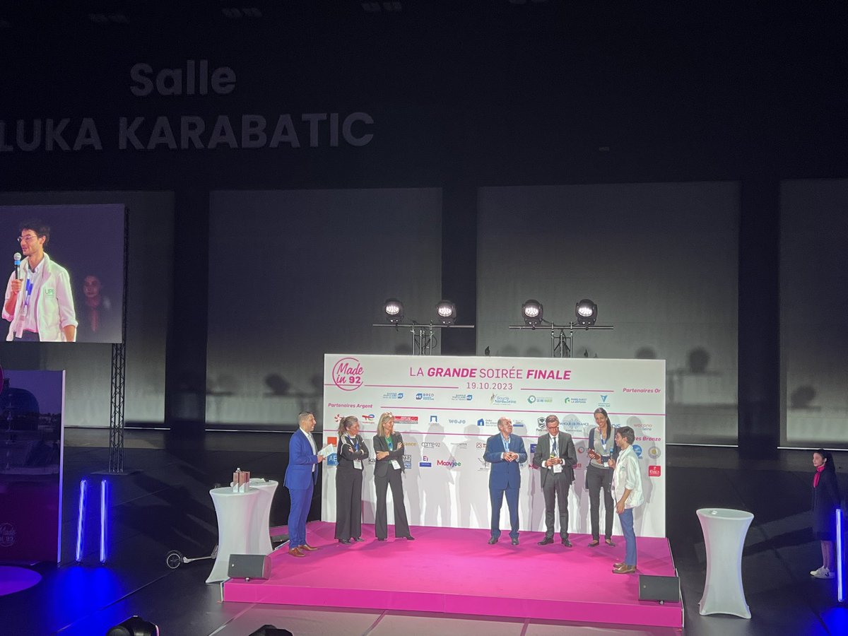 SeineOuest's tweet image. 🔴En direct | Grande Finale #Madein92 |  Up&amp;amp;Charge, reçoit le Prix Innovation ou Mobilité. La startup @upandcharge, située à @Issylesmoul propose un système de recharge automatique mains libres pour tous les véhicules électriques