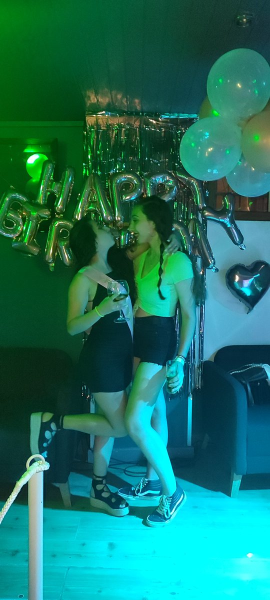 Echo mucho de menos a esta persona y quiero volver a la temporada de vernos todos los días 🥲🫂💖🌈 <a href="/monicagc_2/">Mónica 😈</a>