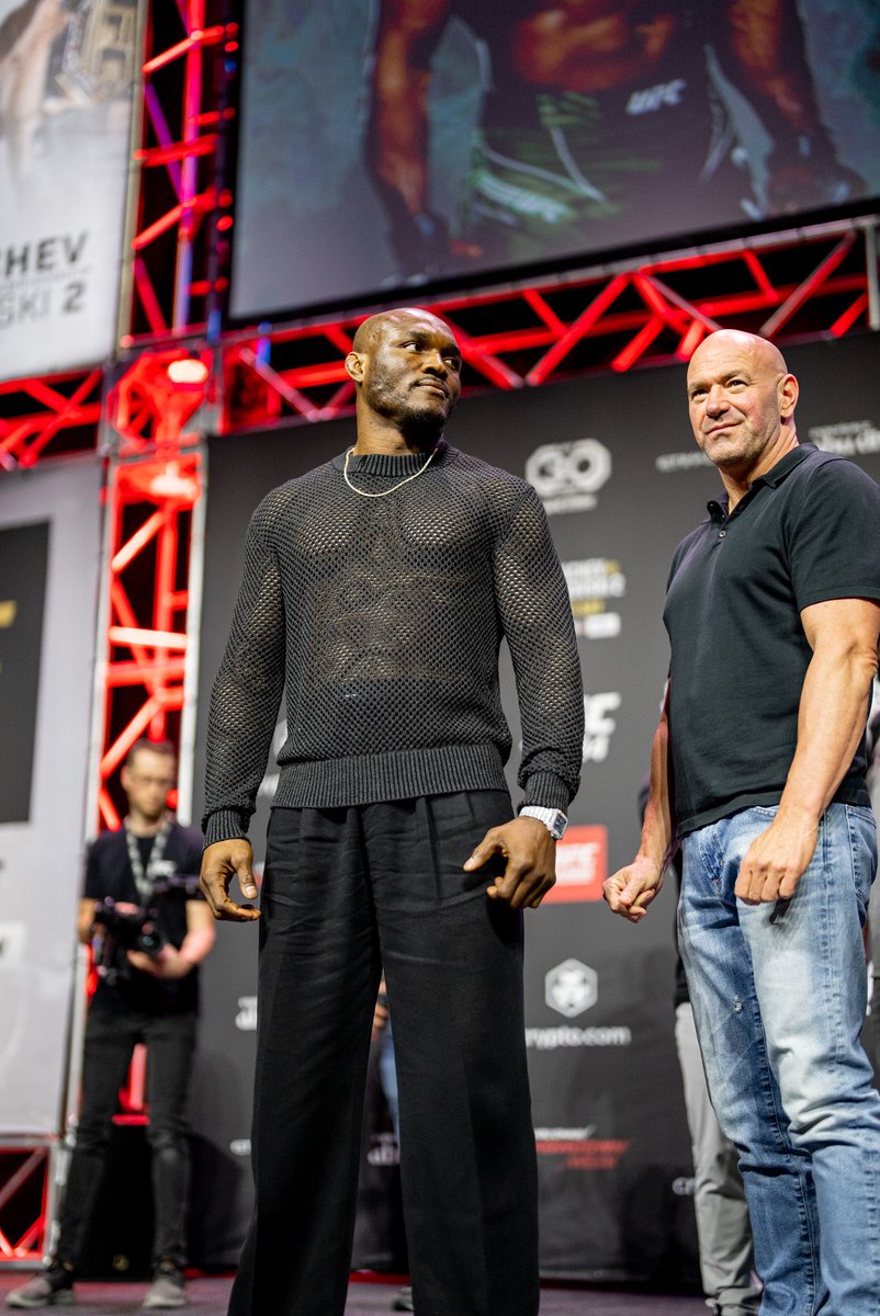 USMAN84kg's tweet photo. 2 more sleeps 👊🏿🫶🏿🇳🇬 #UFC294 https://t.co/6PQ0pvOUvw