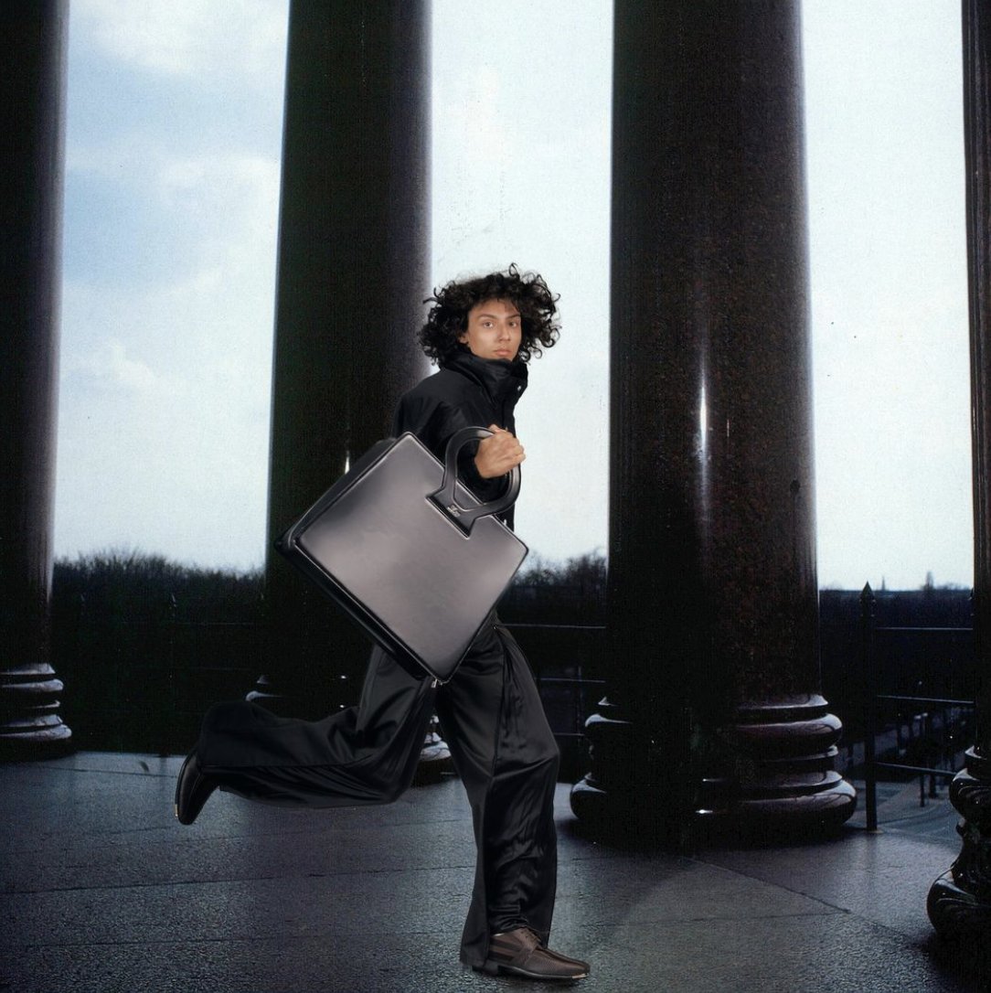 Permian_'s tweet photo. Introducing Raul Lopez, the New York designer behind the contemporary luxury fashion brand on everyone’s lips: @luarworld. Representing a unique intersection between New York City and the Dominican Republic, Luar is constantly questing for newness, freshness and innovation. And with Raul counting @DojaCat and @DUALIPA among his fans, success is clearly here to stay. #Designerdossier #permian
